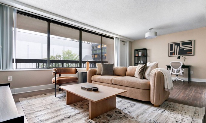 Crystal City Apartment | Blueground | Crystal City, pool, nr Potomac River