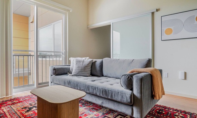 Downtown Apartment | Blueground | Downtown, jacuzzi, nr Lake Sammamish