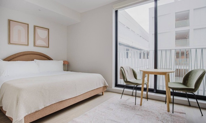 Chinatown Apartment | Blueground | Downtown, elevator, nr parks