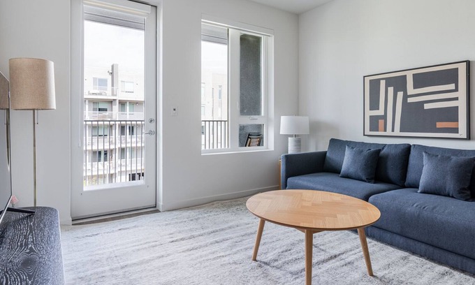 Fremont Apartment | Blueground | East Industrial, pool & AC, nr park