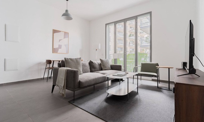 Florentin Apartment | Blueground | Florentin, Historical, Balcony (TLV-24)