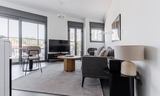 Florentin Apartment | Blueground | Florentine, City view, Balcony (TLV-3)