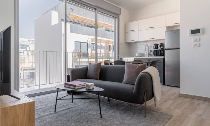 Florentin Apartment | Blueground | Florentine, Bright, 2 Balconies (TLV-18)