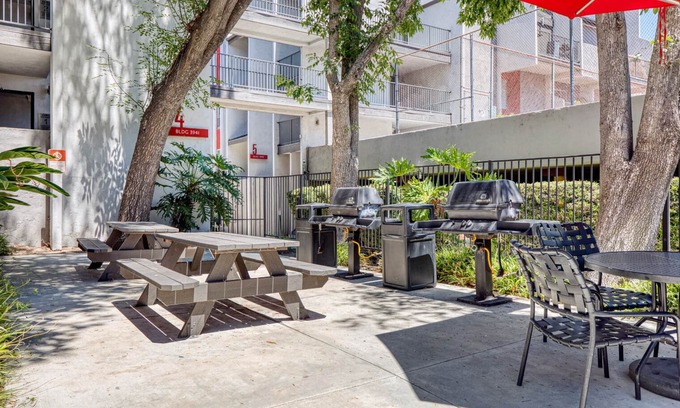 Atwater Village Apartment | Blueground | Glendale 1bd apartment