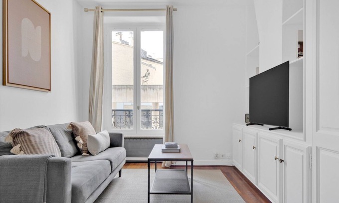 Quartier de l'Ecole-Militaire Apartment | Blueground | Invalides, nr Champs de Mars