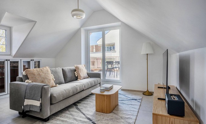 Meilen District Apartment | Blueground | Küsnacht, private w/d, nr shops