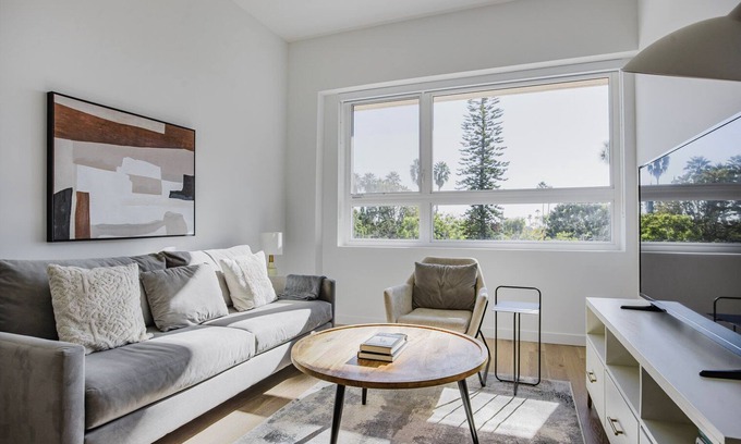 Mid-Wilshire Apartment | Blueground | Mid-Wilshire, AC, w/d, nr LACMA