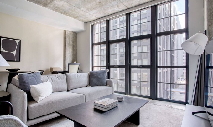 NoMa Apartment | Blueground | NoMa, rooftop pool, nr Union Station