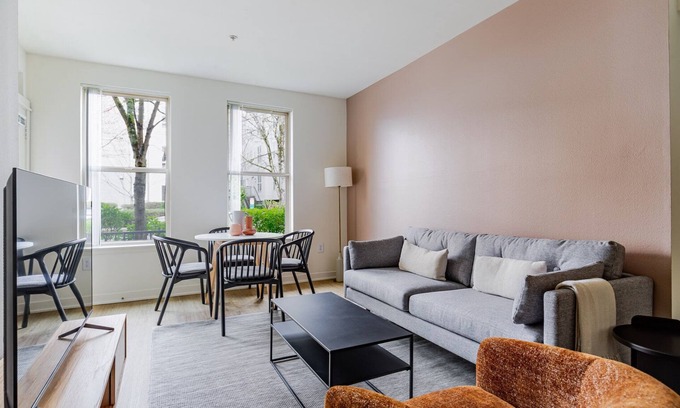 Northwest Bellevue Apartment | Blueground | NW Bellevue, gym & bbq, nr park