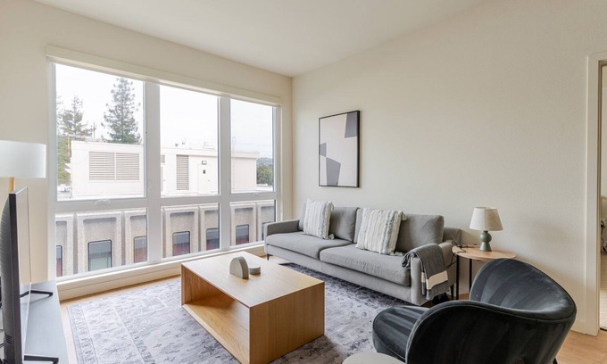 Piedmont Avenue Apartment | Blueground | Oakland, AC, w/d, nr Mosswood Park