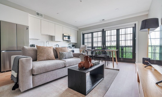 Glover Park Apartment | Blueground | Observatory Circle, rooftop, nr Georgetown