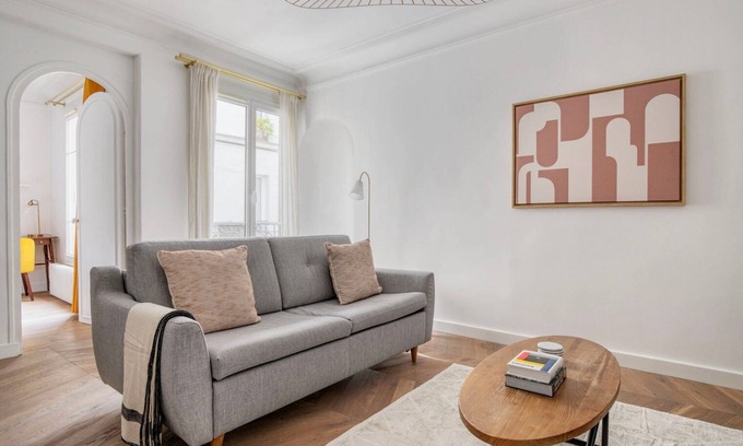 Quartier de Rochechouart Apartment | Blueground | Pigalle, near shops & landmarks