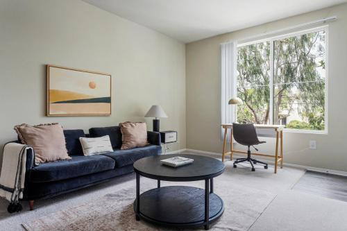 Los Angeles Apartment | Blueground Playa Vista pool nr Ballona Creek LAX-1376