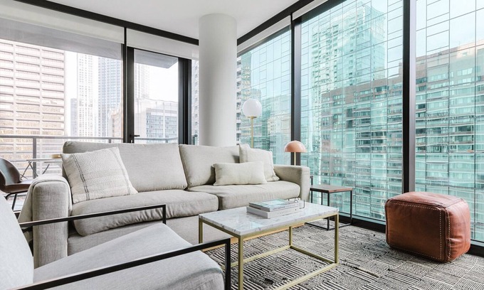 Streeterville Apartment | Blueground | River North, balcony & pool, nr Pier