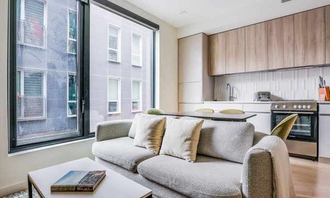 D Street - West Broadway Apartment | Blueground | S. Boston, w/d, nr museums