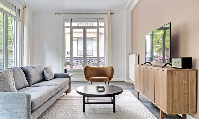 Quartier de Rochechouart Apartment | Blueground | Saint Georges, great view, furnished