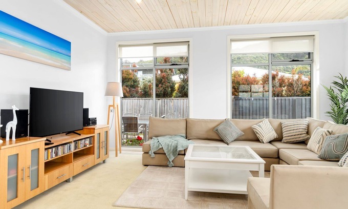 Apollo Bay House | Bluehaven - Large family home with games room