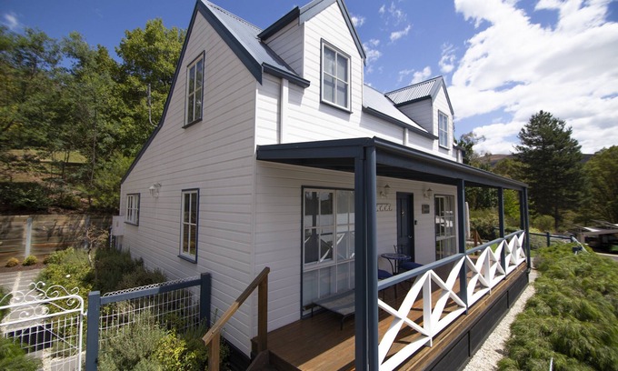 Bright Ski Chalet | BlueMill Escape- 2 stunning homes, side-by-side, room for the whole family and pets too!