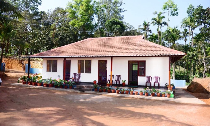 Mudigere House | BlueMoon Homestay - Near to falls & Trekking