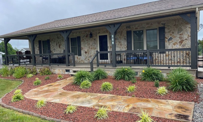 Fancy Gap House | BlueRidge Pkwy cozy pet friendly home w/fenced yard, lovely views from decks