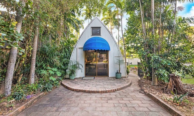 Coconut Grove House | Bluey Tiny House A frame Moments to Foreshore