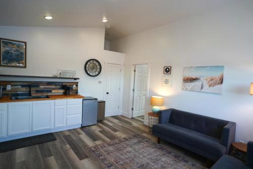 Homer House | Bluff Hideaway - Guest House