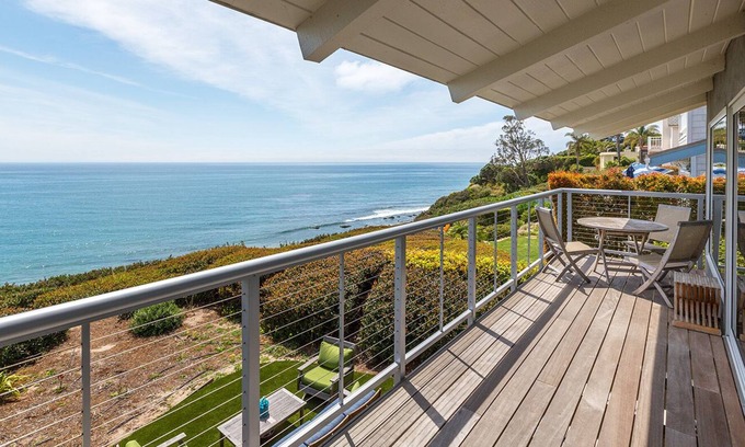 West Mesa House | Bluff Top, Sweeping Ocean Views, Walk to Beach, Dining, Grocery