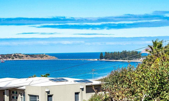 McCracken House | Bluffview B&B - Luxury Oceanviews - Wi-Fi