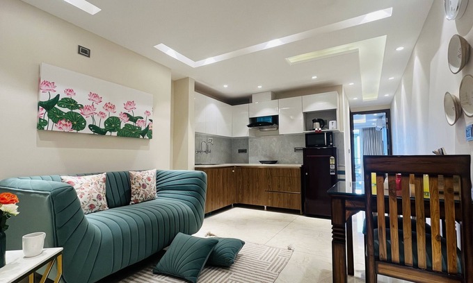 Sector 14 Hotel | BluO 1BHK Suite - Balcony, Lift, Gym, Parking, TTn
