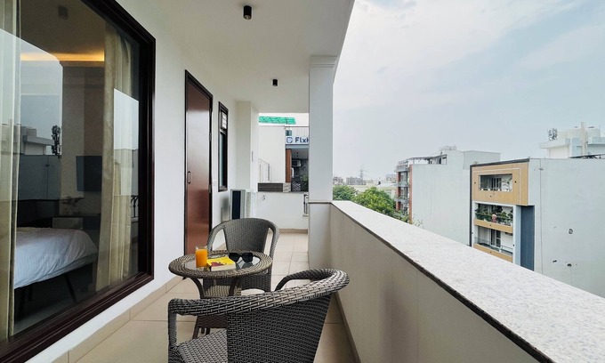 Gurugram Apartment | BluO 3BHK Golf Course Road Balcony Lift