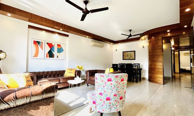 Delhi Apartment | BluO 3BHK M Block Mkt - Lift, Balcony, Parkingn