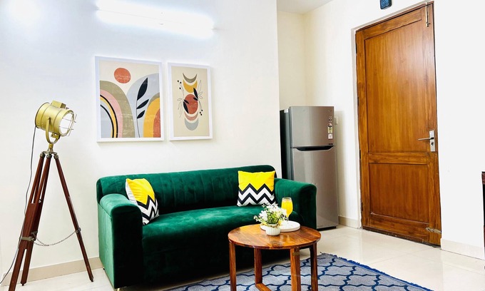 South Extension Apartment | BluO Classic 1BHK - Defence Colony Market