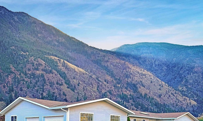 Okanagan-Similkameen House | Blush Bliss – A Peaceful Vineyard Escape