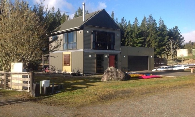 Moana House | BLYTH BACH. Iveagh Bay