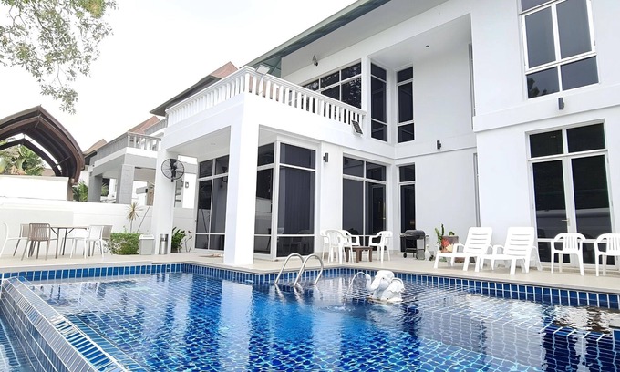 Na Chom Thian Villa | bm Poolvilla Pattaya 4BR 14-18guests, 2 floors, Bbq, JACUZZIpool,5mins to beachn