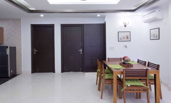 RK Puram Bed & Breakfast | Bnb Defence Colony Woodpecker (private Room) with Ac and Wifi