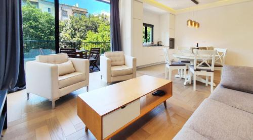 Old North Apartment | BnBIsrael apartments - Dizengoff Brique