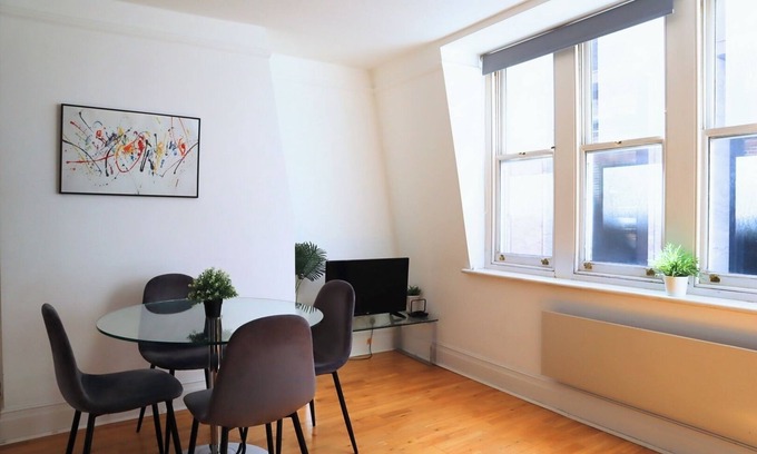 The City of London Apartment | BnBNook - Bright 1BR Close to St. Paul's and Temple