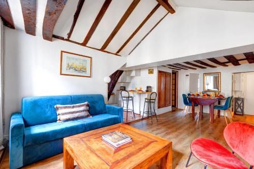 Les Iles Apartment | BnBNova - 2BR - Ile Saint-Louis