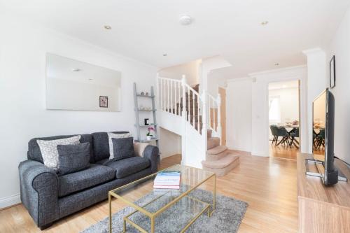 Bunhill Apartment | BnBNova - 4BR Townhouse with Patio - Old Street