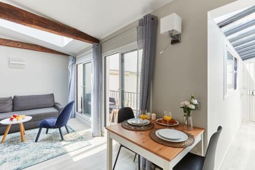 Saint-Germain-des-Pres Apartment | BnBNova - Jardin du Luxembourg with Balcony