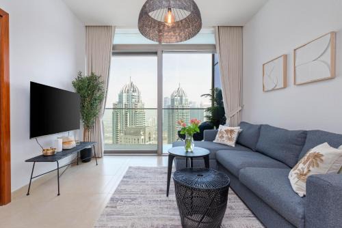 Dubai Marina Apartment | BnBNova - Waterfront 1BR in Dubai Marina