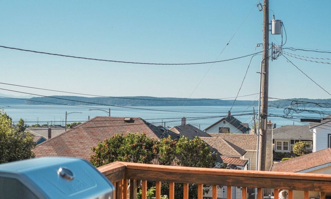 North End Apartment | Bo's Old Tacoma Victorian Main Floor Duplex Unit