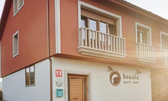 Arnados House | Boaola Surf House