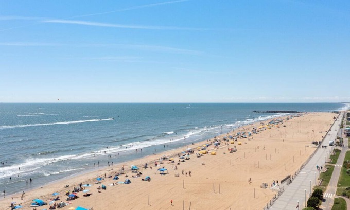 Northeast Virginia Beach Apartment | Boardwalk | Dog-Friendly | Beachside