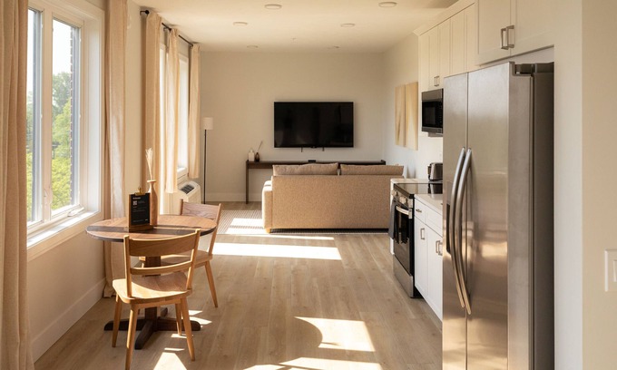 Traverse City Apartment | Boardwalk Suites & Residences By Kasa
