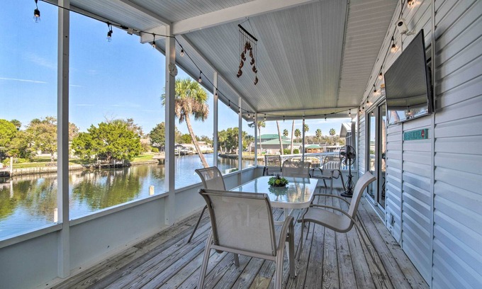 Homosassa Cottage | Boat Dock & Porch: Riverfront Retreat in Homosassa