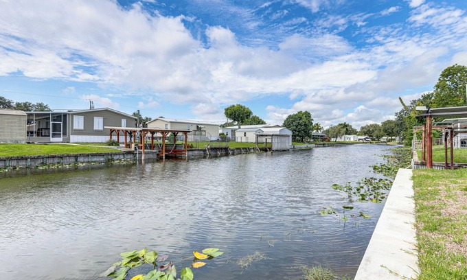 Buckhead Ridge Cottage | Boat, Fish & Unwind: Waterfront Okeechobee Oasis!