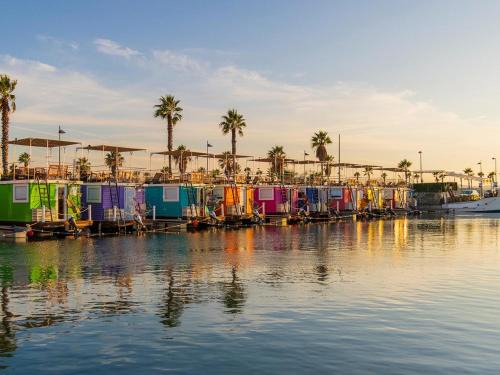 La Linea de la Concepcion Boat Rental | Boat Haus - Casas Flotantes frente a Gibraltar