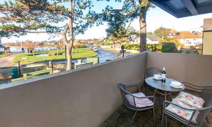 Thorpeness Apartment | Boat Lake - sleeps 2 guests in 1 bedroom